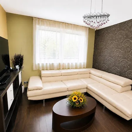 Monar Galileo Center & Garage Apartmán *